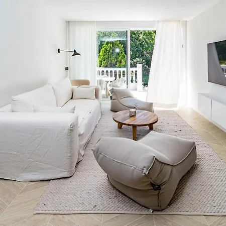 Fully Renovated Scandinavian Style 2 Bed In The Heart Of Puerto Banus * Marbella