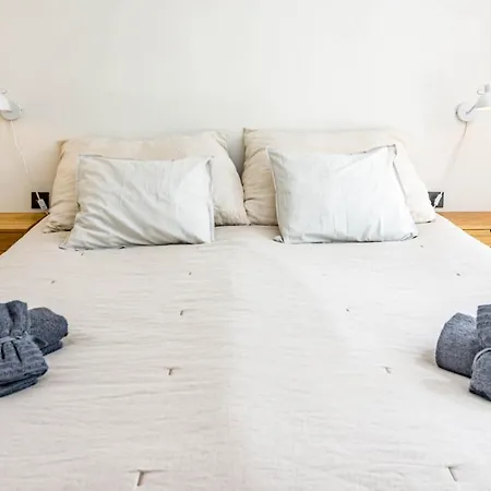 Fully Renovated Scandinavian Style 2 Bed In The Heart Of Puerto Banus
