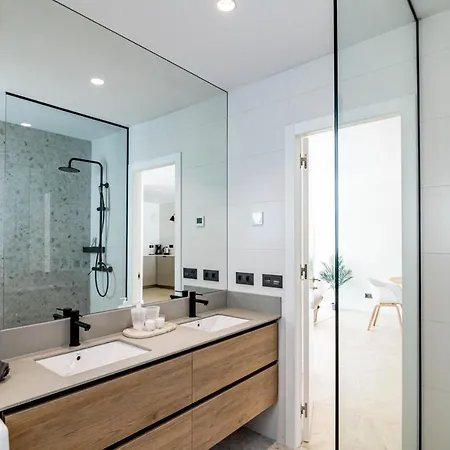 Fully Renovated Scandinavian Style 2 Bed In The Heart Of Puerto Banus * Marbella