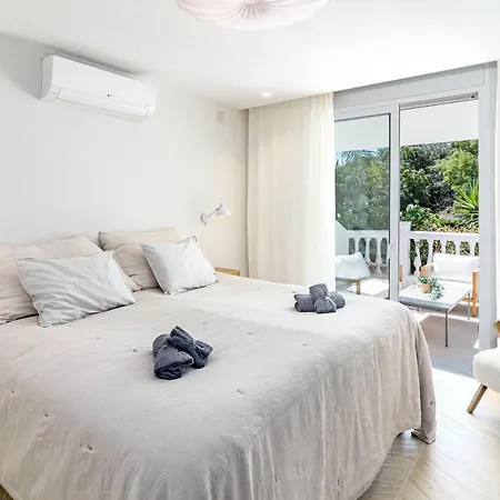 Fully Renovated Scandinavian Style 2 Bed In The Heart Of Puerto Banus *