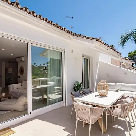 Fully Renovated Scandinavian Style 2 Bed In The Heart Of Puerto Banus Сasa de vacaciones